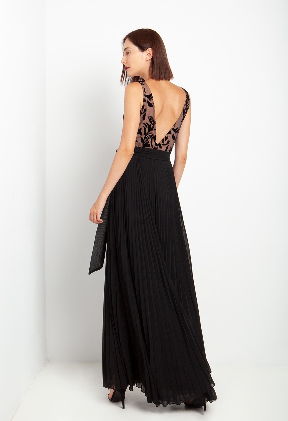 Μαύρο πλισέ φόρεμα με δαντέλα image 6